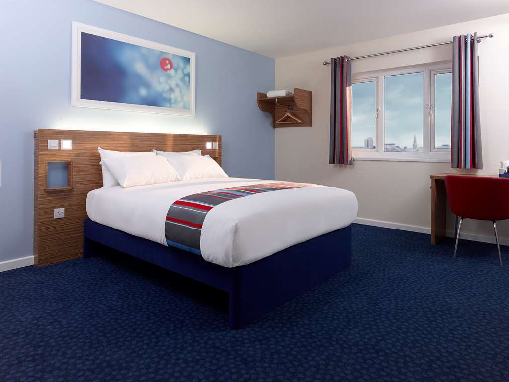 Travelodge Bath Central Номер фото