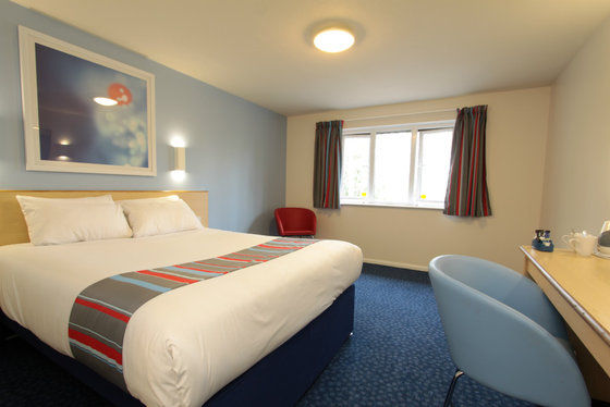 Travelodge Bath Central Номер фото