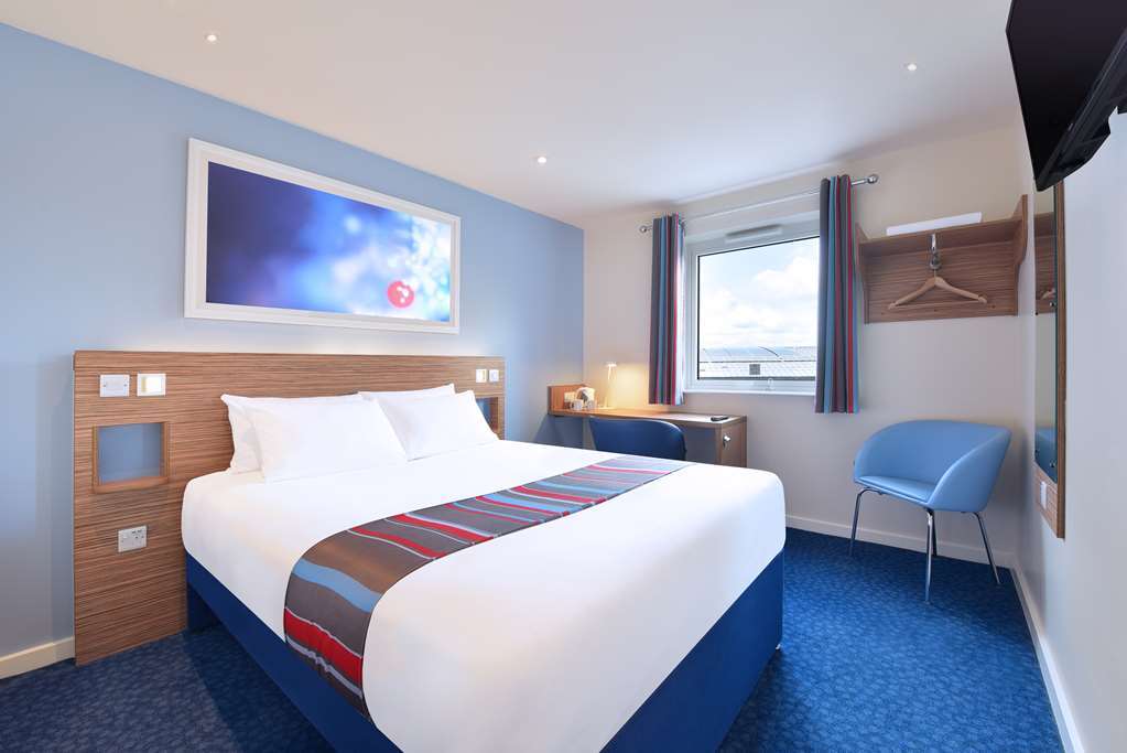 Travelodge Bath Central Номер фото