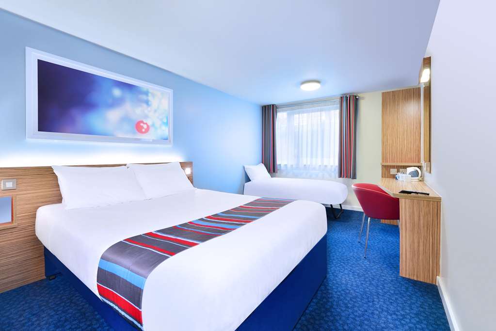 Travelodge Bath Central Номер фото